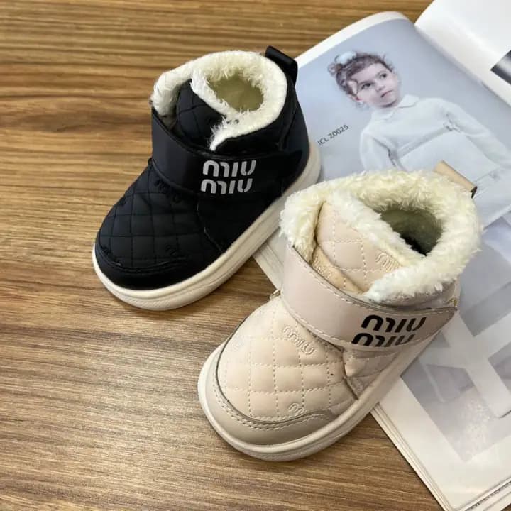 بوت بچگانه داخل خزدار miu — تصویر ۳