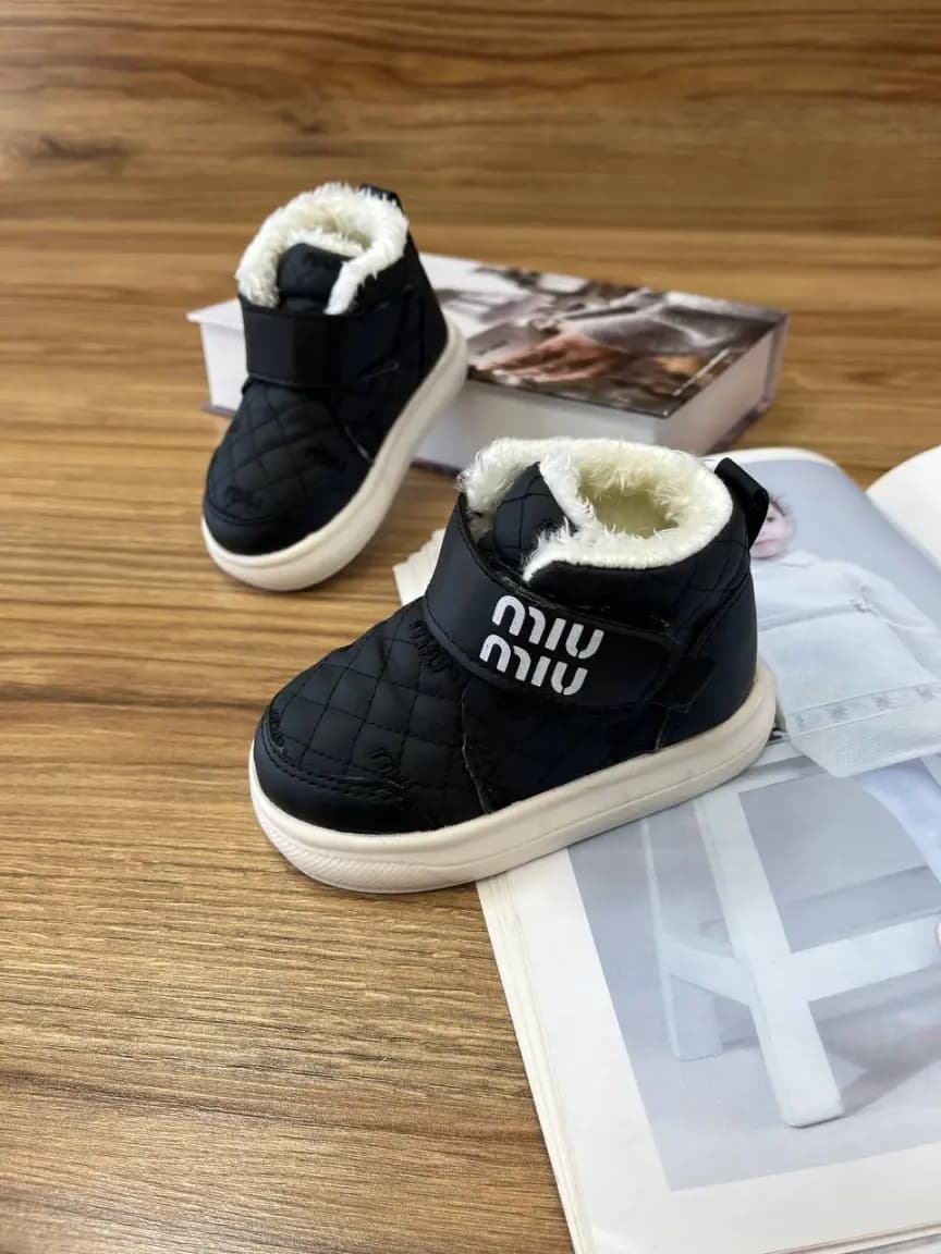 بوت بچگانه داخل خزدار miu — تصویر ۵