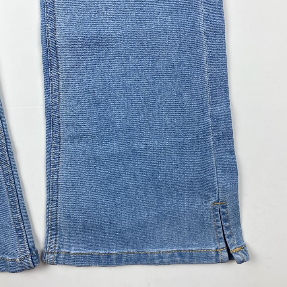 شلوار دخترانه دمپا برند pepperts طرح جیب دار کمردکمه ای ابی روشن رنگ — تصویر ۳