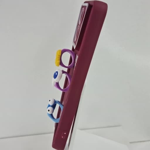 گارد گوشی Poco x6 عروسکی فانتزی برجسته جا انگشتی مدل پاپ سوکت رنگ زرشکی — تصویر ۲