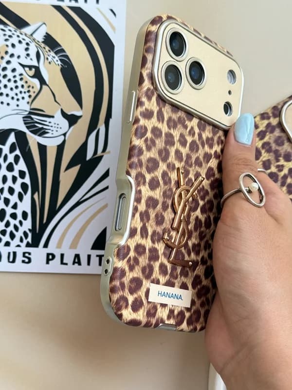 قاب YSL طرح پلنگی گوشی آیفون 12 پرو — تصویر ۳