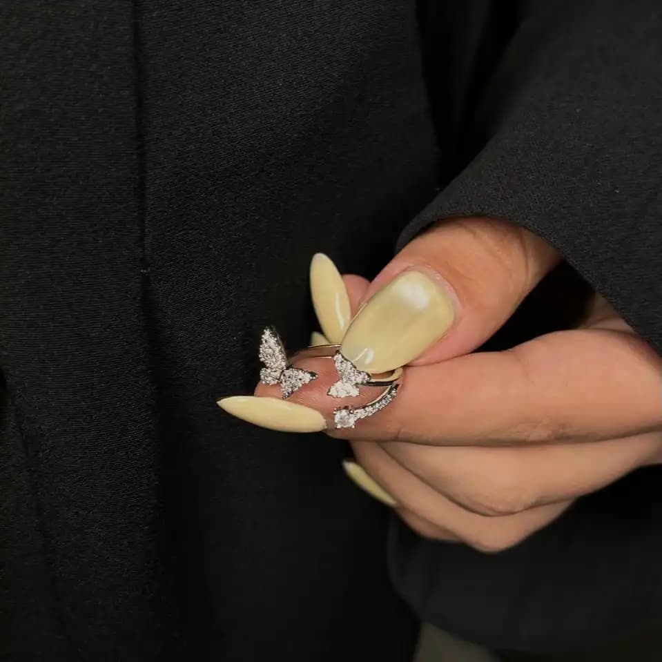انگشتر زنانه و دخترانه جواهری طرح پروانه ای فانتزی ضد حساسیت رنگ ثابت فری سایز کد atk — تصویر ۲