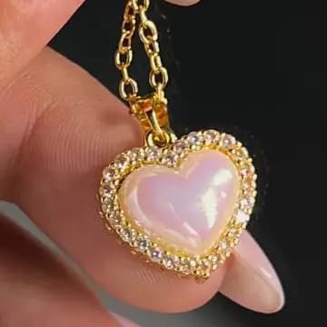 گردنبند و آویز زنانه جواهری طرح قلب صدفی دور نگین کاری ضد حساسیت رنگ کاملا ثابت کد atk