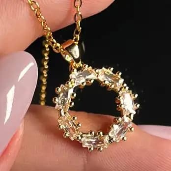 گردنبند و آویز زنانه جواهری طرح حلقه ای نگین کاری رنگ طلایی ضد حساسیت رنگ کاملا ثابت کد atk