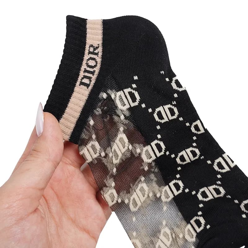 جوراب زنانه مچی توری طرح DIOR فری سایز — تصویر ۳