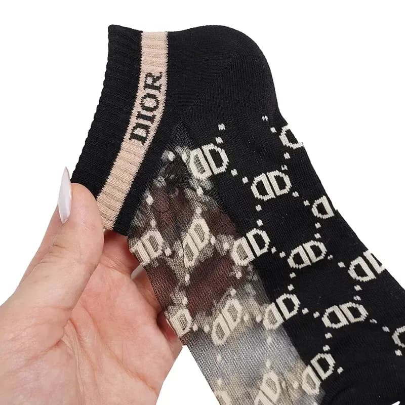 جوراب زنانه مچی توری طرح DIOR فری سایز — تصویر ۶