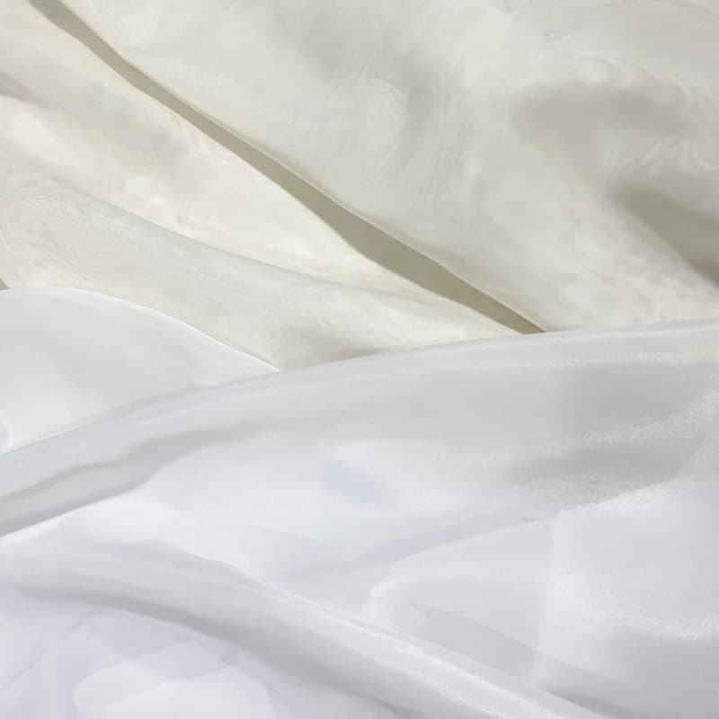 پرده اسپی توره مدل حریر ساده دوخت پلیسه ثابت سایز 280 × 450 سانتی‌متر — تصویر ۵