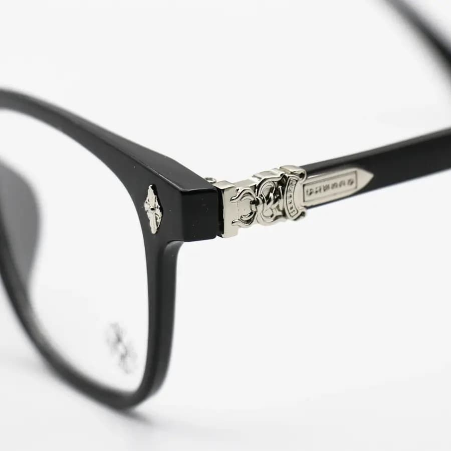عینک Chrome Hearts با فریم مربعی شکل، رنگ مشکی براق و لنز بی‌رنگ (شفاف) و بلوکات مدل 2272 — تصویر ۶