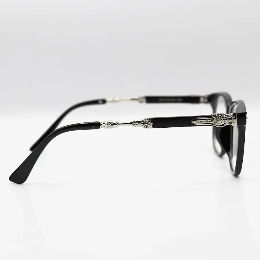 عینک Chrome Hearts با فریم مربعی شکل، رنگ مشکی براق و لنز بی‌رنگ (شفاف) و بلوکات مدل 2272 — تصویر ۸
