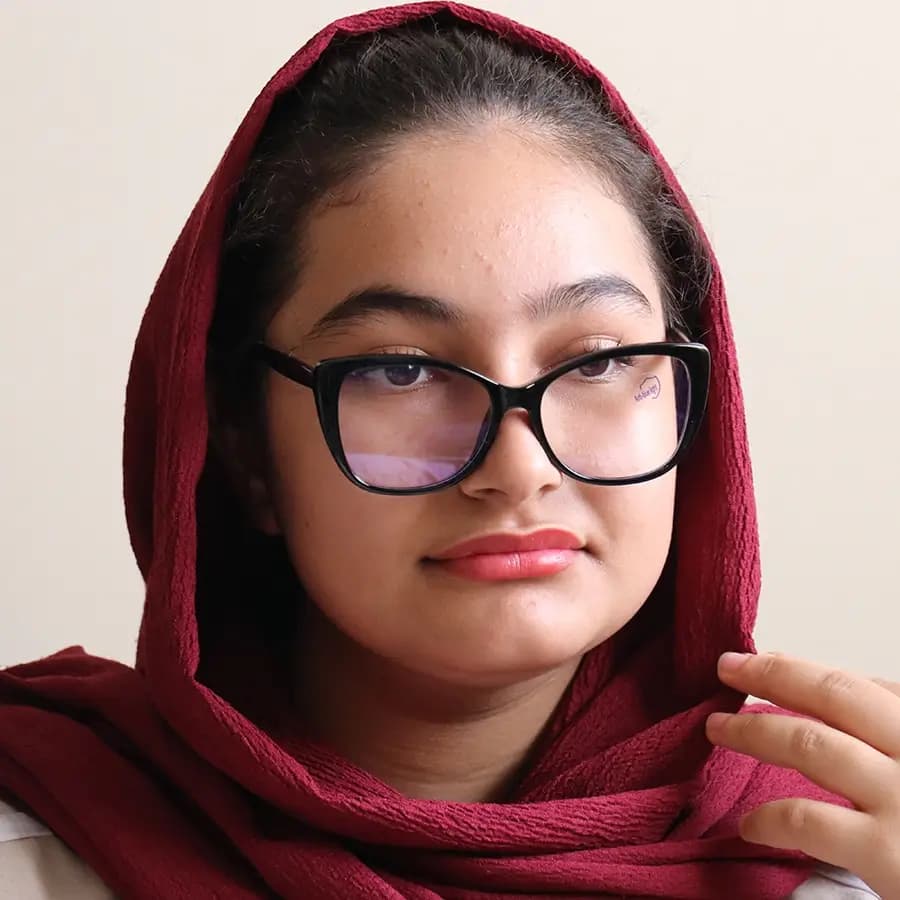عینک زنانه با فریم قهوه‌ای رنگ، شکل چشم گربه‌ای، از جنس کائوچو و لنز بلوکات مدل 20388 — تصویر ۲