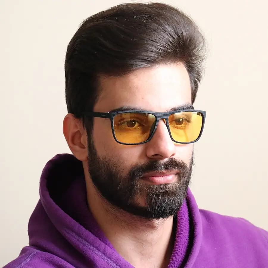 عینک دید در شب OGA MOREL با فریم مشکی رنگ، شکل ویفرر و بیس‌دار و لنز زرد رنگ مدل 7902 — تصویر ۸