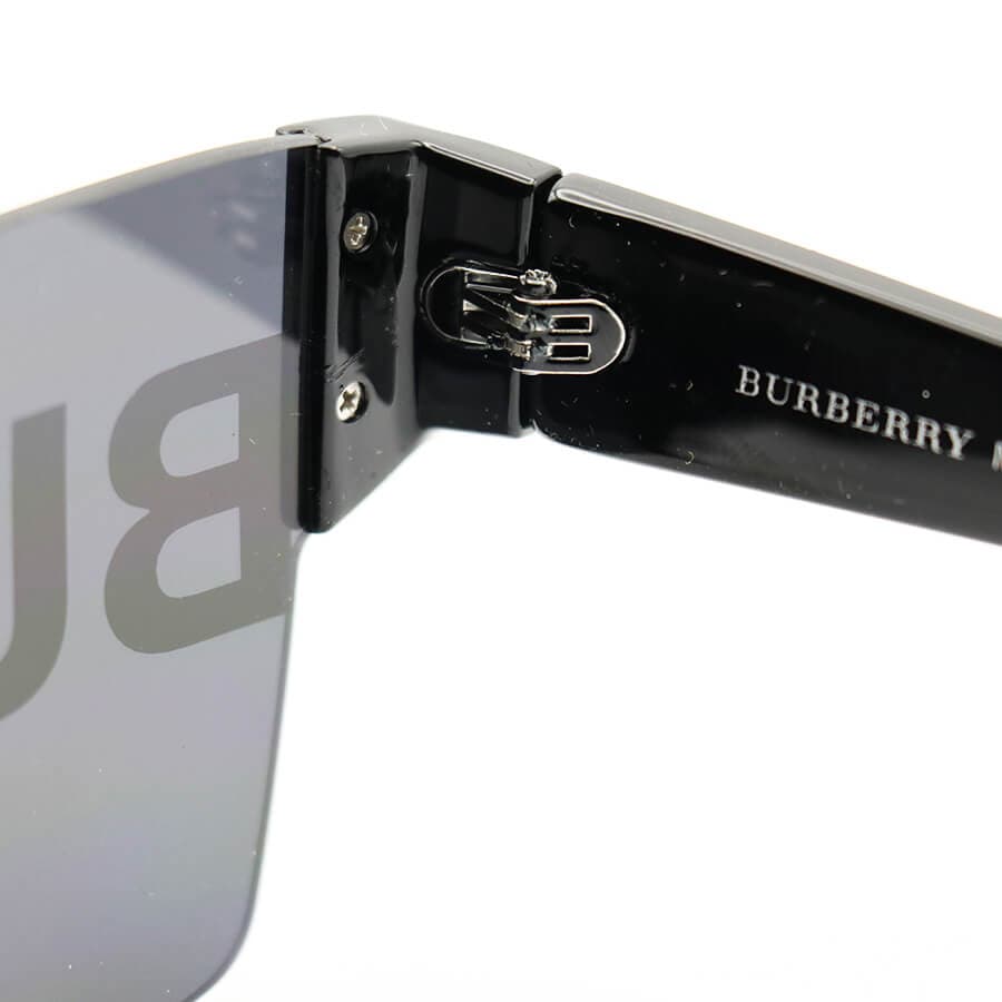عینک آفتابی فانتزی BURBERRY با فریم مشکی رنگ، عدسی دودی تیره و یکسره مدل 6106 — تصویر ۴