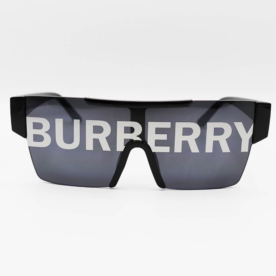 عینک آفتابی فانتزی BURBERRY با فریم مشکی رنگ، عدسی دودی تیره و یکسره مدل 6106 — تصویر ۲