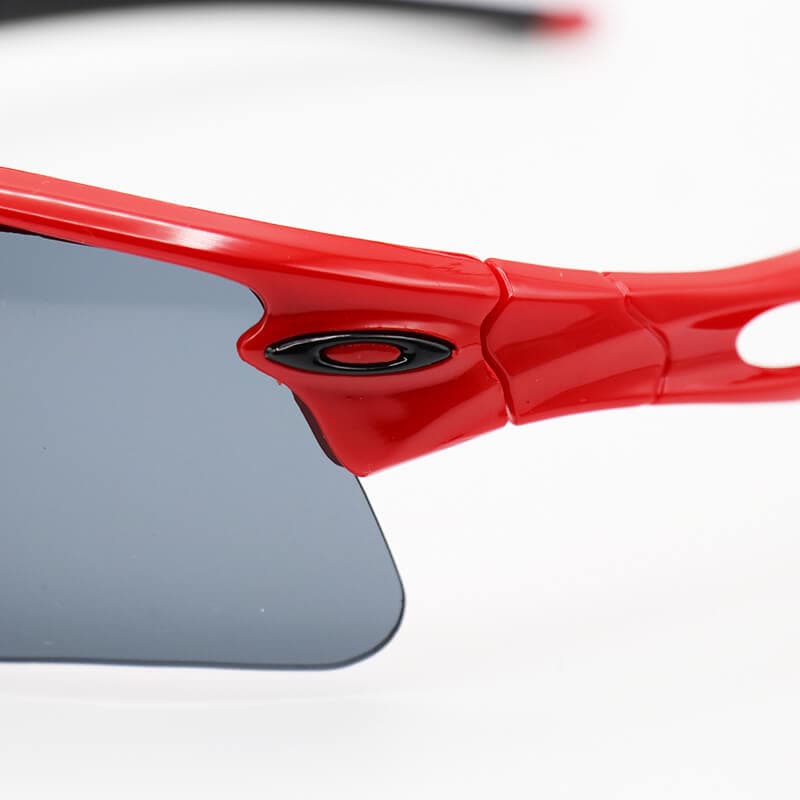 عینک ورزشی اوکلی OAKLEY نیم فریم و قرمز رنگ با عدسی دودی تیره مدل 9164 — تصویر ۶