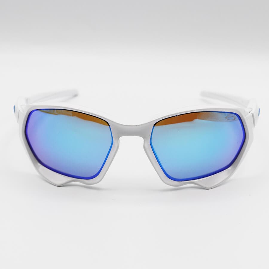 عینک آفتابی ورزشی با فریم سفید رنگ، عدسی آینه ای و آبی رنگ برند اوکلی Oakley مدل 2742 — تصویر ۲