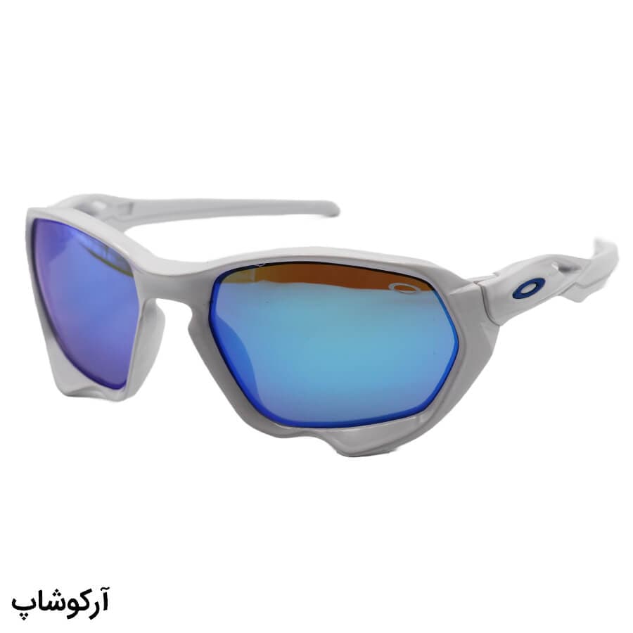 عینک آفتابی ورزشی با فریم سفید رنگ، عدسی آینه ای و آبی رنگ برند اوکلی Oakley مدل 2742