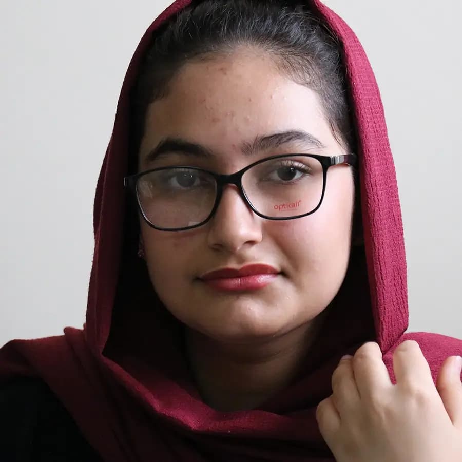 عینک طبی OPTICALL با فریم رنگ مشکی براق، مستطیلی شکل، جنس TR و ساخت ترکیه مدل MOD127 — تصویر ۲