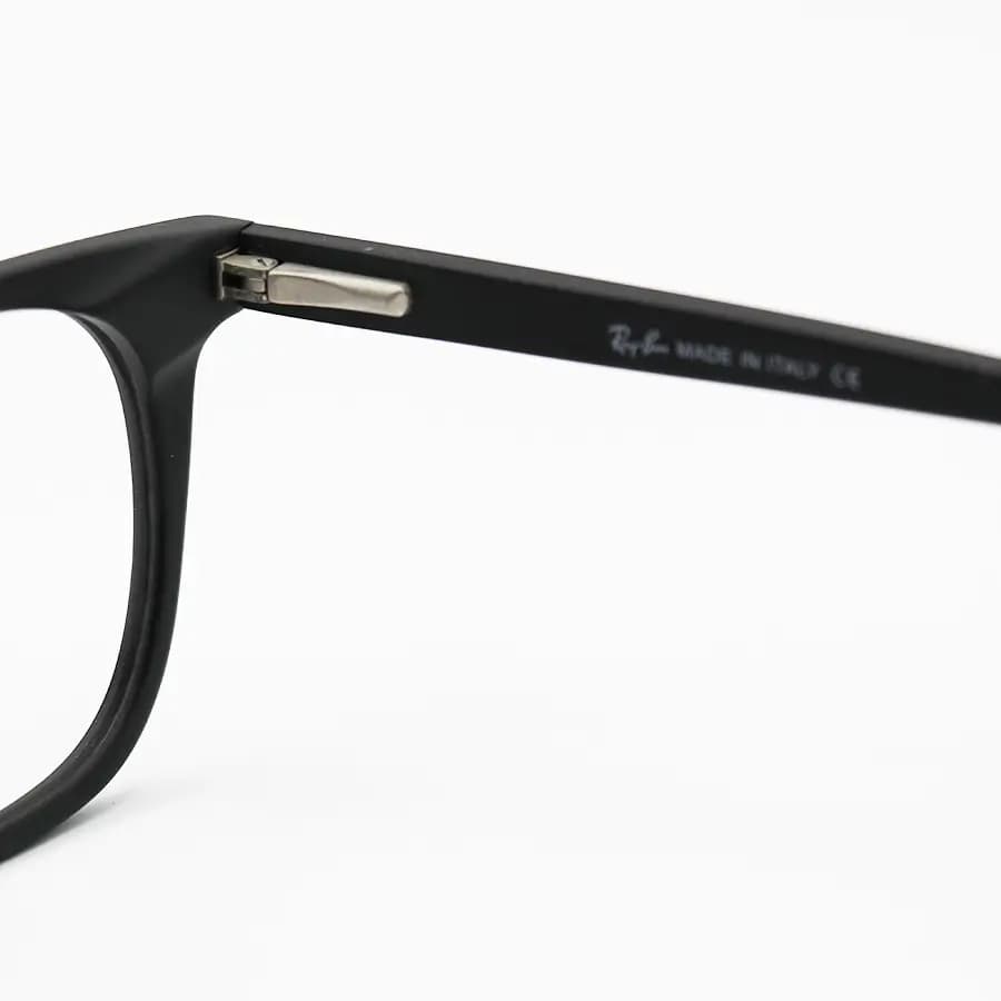 عینک طبی تک کاوره Ray-Ban با فریم رنگ مشکی مات، شکل مربعی، لولا فنردار و کاور دودی تیره و پلاریزه مدل OLD008A — تصویر ۵