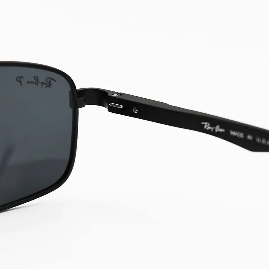 عینک آفتابی Ray-Ban با فریم مستطیلی شکل، مشکی رنگ، لنز پلاریزه و دودی تیره مدل P2970 — تصویر ۴