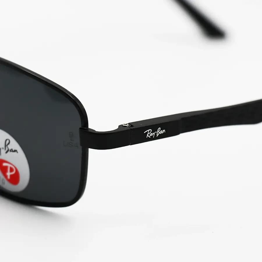 عینک آفتابی Ray-Ban با فریم مستطیلی شکل، مشکی رنگ، لنز پلاریزه و دودی تیره مدل P2970 — تصویر ۶