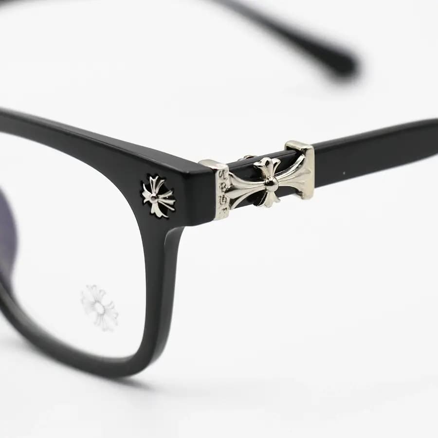 عینک Chrome Hearts با فریم مستطیلی شکل، رنگ مشکی براق و لنز بیرنگ و قابل تعویض مدل 2273 — تصویر ۶