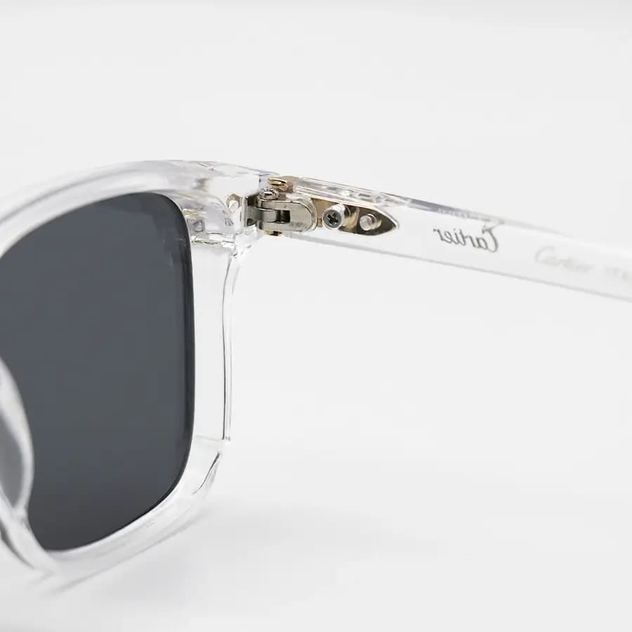 عینک آفتابی Cartier با فریم مربعی شکل، بی‌رنگ (شفاف) و لنز دودی تیره مدل 6019 — تصویر ۵