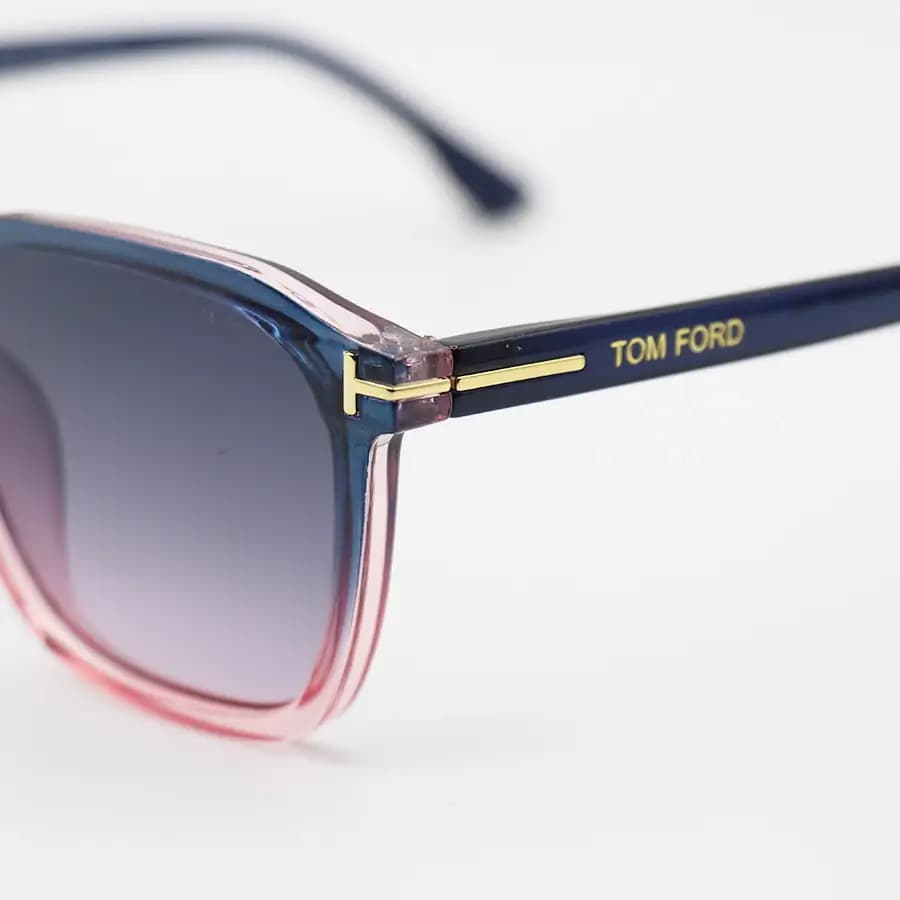 عینک آفتابی Tom Ford با فریم رنگ سرمه‌ای و صورتی، مربعی شکل و لنز بنفش سایه روشن مدل 2809 — تصویر ۶