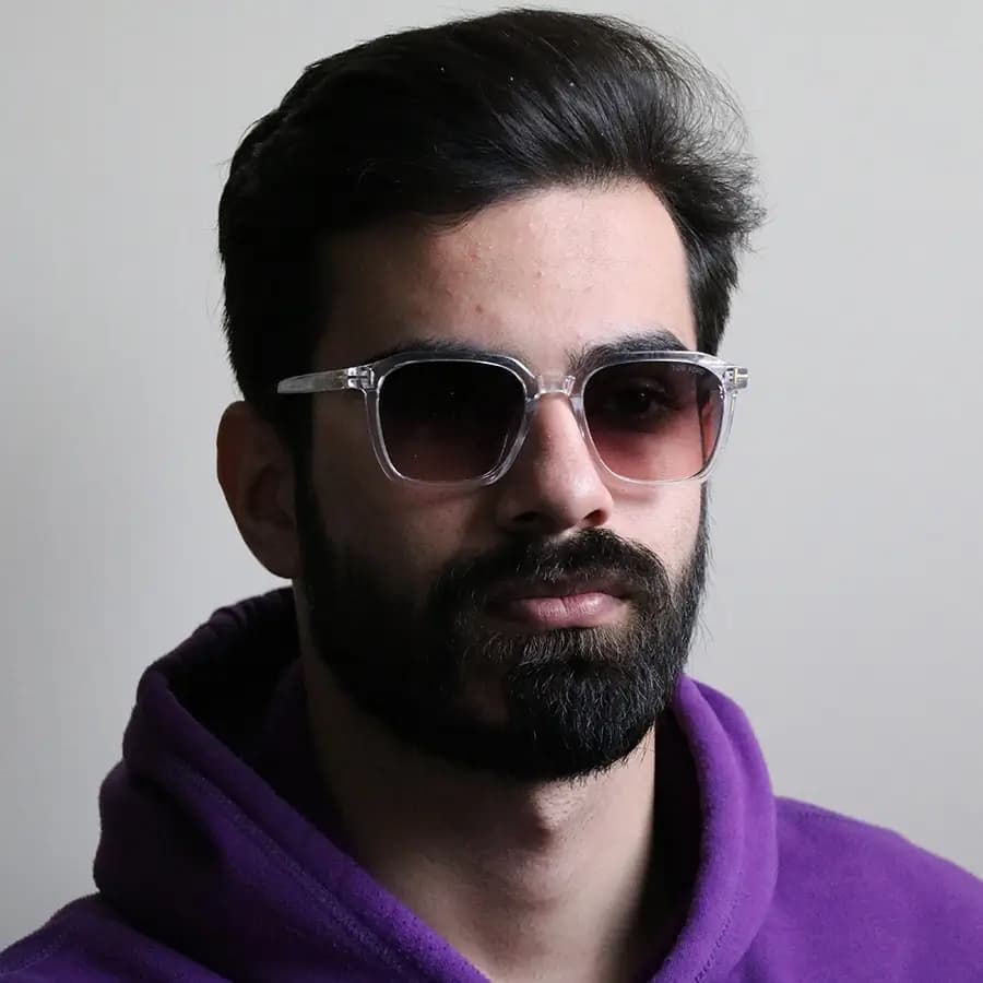 عینک آفتابی Tom Ford با فریم رنگ طوسی براق، مربعی شکل و لنز قهوه‌ای سایه روشن مدل 2809 — تصویر ۲