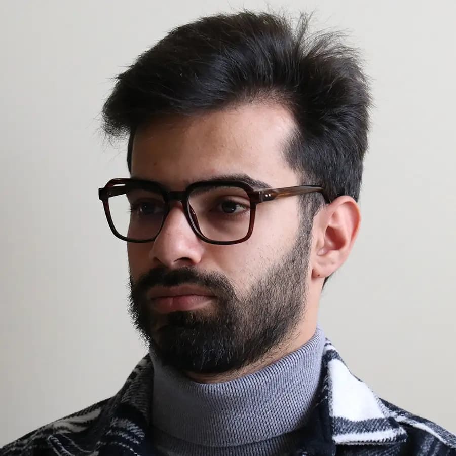 فریم عینک طبی با فریم رنگ تمام مشکی، شکل مربعی، از جنس استات و دسته سیم‌دار و لولا فنردار مدل 250614 — تصویر ۲