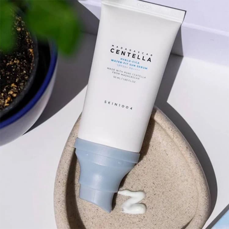 سرم ضد آفتاب Skin 1004 مدل Centella Hyalu Cica حجم 100 میلی لیتر — تصویر ۴