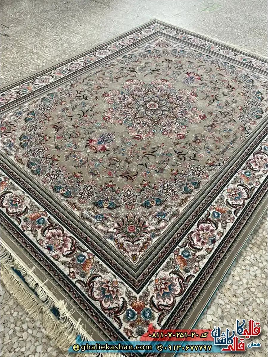 فرش کلاسیک 700 شانه طرح میخک رنگ طوسی فیلی کاشان