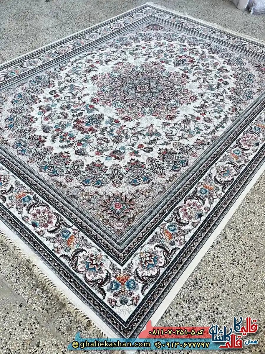 فرش کلاسیک 700 شانه طرح میخک رنگ کرم سفید کاشان