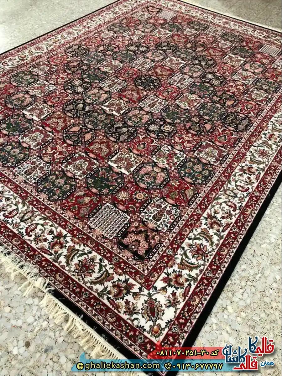 فرش کلاسیک سنتی 700 شانه خشتی طرح قشقایی رنگ سرمه ای قرمز کاشان