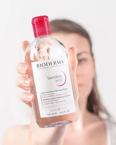 محلول پاک کننده آرایش صورت و دور چشم بایودرما پوست خشک 500 میل Bioderma Sensibio H2O Micellar Water 500ml — تصویر ۳