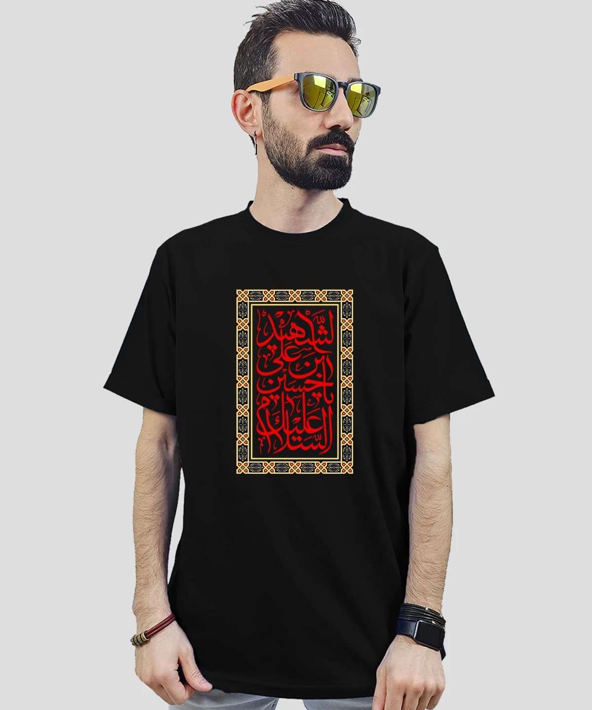 تیشرت مردانه و زنانه مذهبی طرح السلام علیک یا حسین بن علی شهید — تصویر ۲