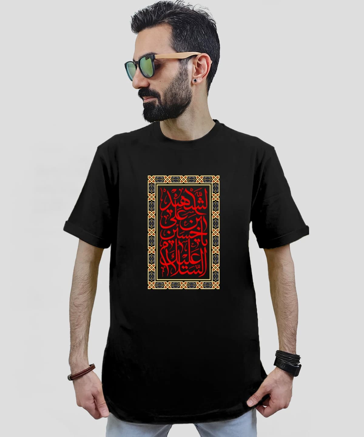 تیشرت مردانه و زنانه مذهبی طرح السلام علیک یا حسین بن علی شهید — تصویر ۳