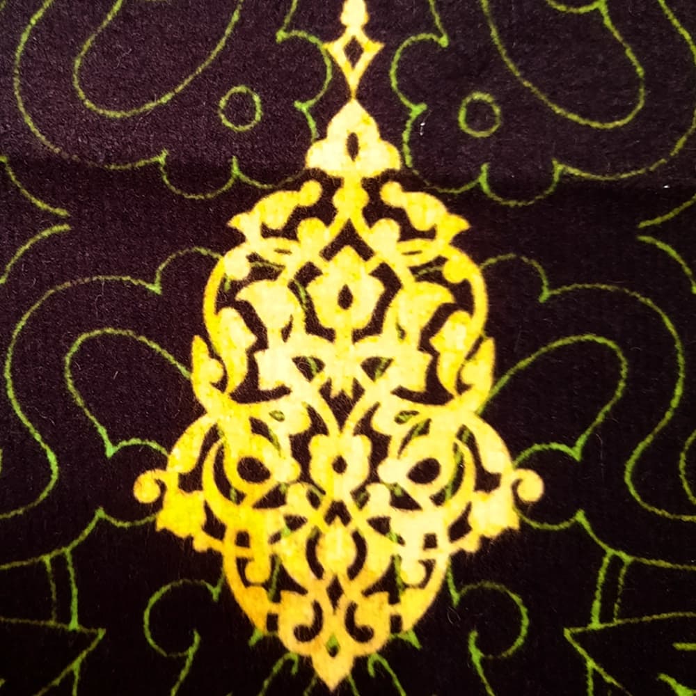 کتیبه مخمل با شعار یا باقر العلوم زمینه سبز متن سفید عمودی تک عددی کد 52038 — تصویر ۲
