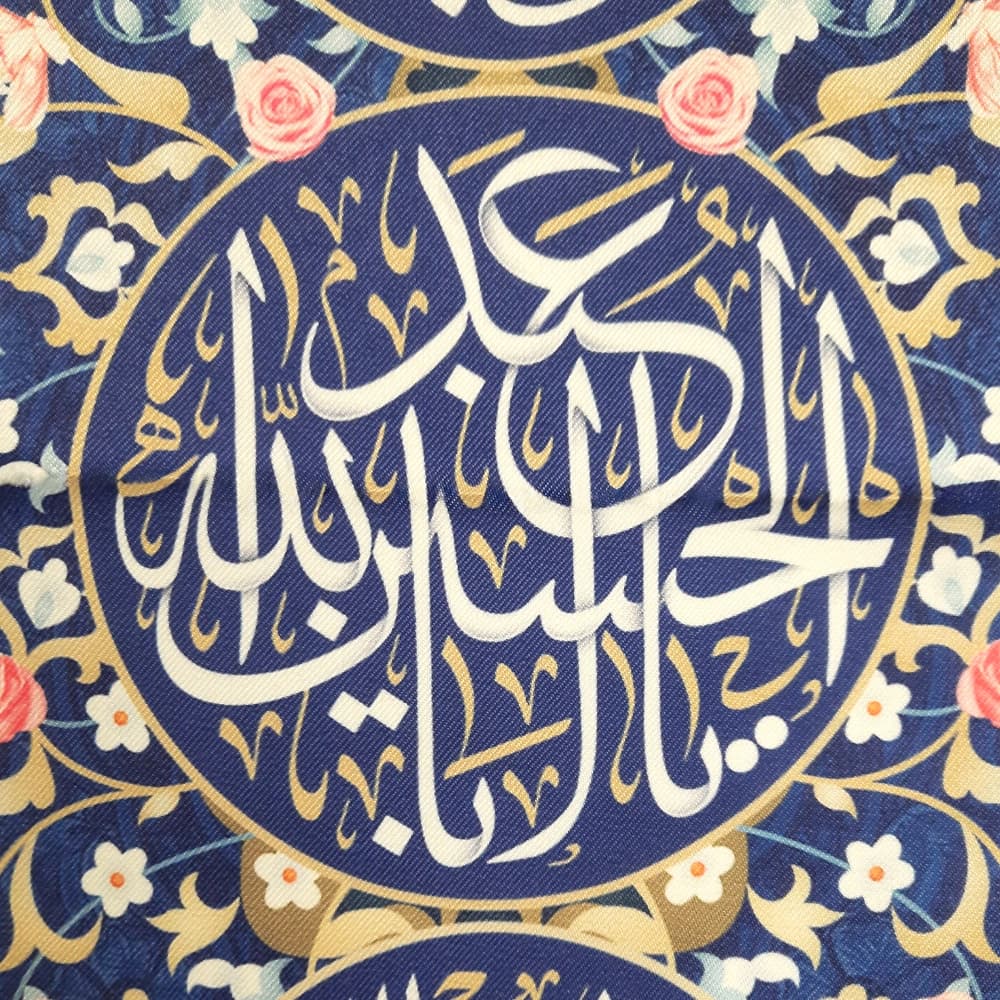 کتیبه مخمل اسامی سرداران کربلا زمینه آبی عمودی تک عددی — تصویر ۲