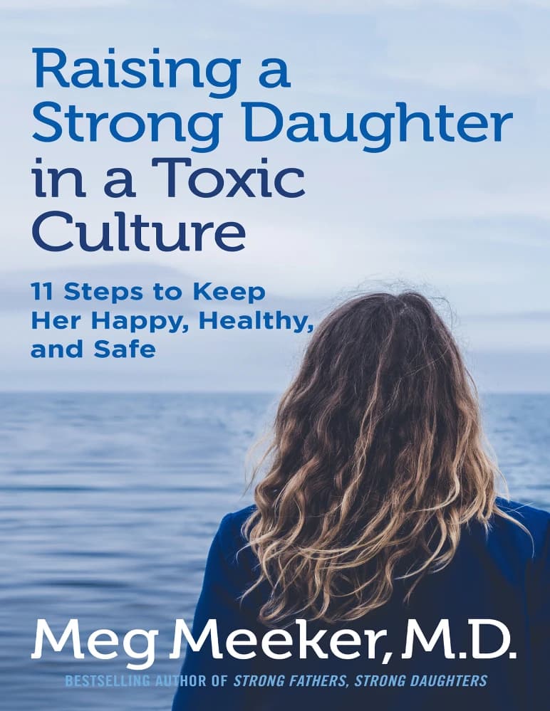 کتاب پرورش دختر قوی (Raising a Strong Daughter) نسخه انگلیسی PDF | مگ میکر