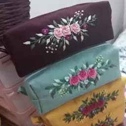 کیف لوازم ارایش و جامدادی گلدوزی طرح بهاره — تصویر ۳