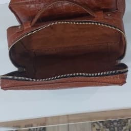 حراج حراج کیف لوازم آرایش و جامدادی دوخته شده با دست وچرم طبیعی — تصویر ۴