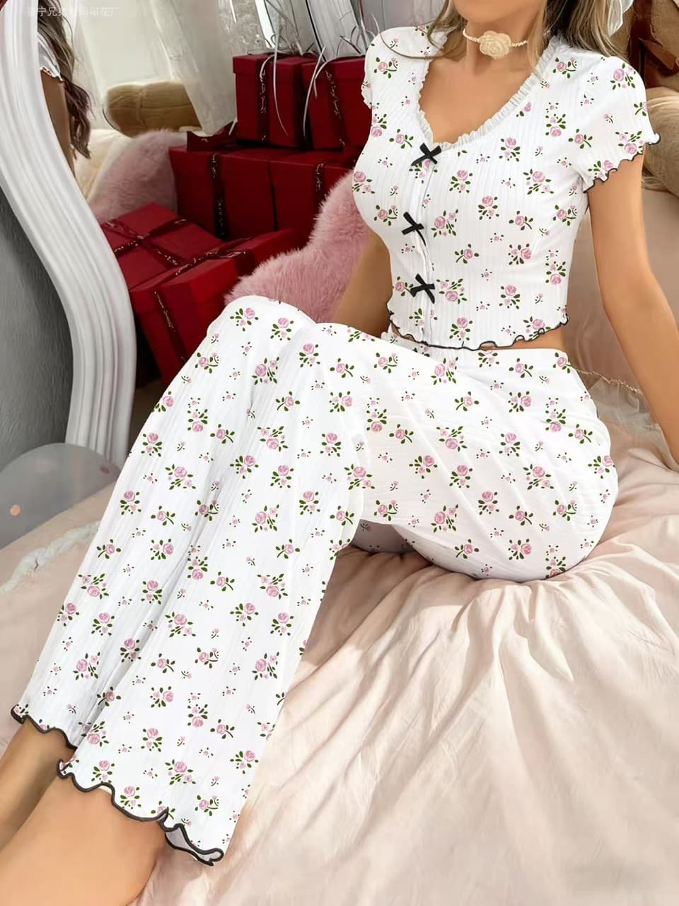 ست دوتیکه راحتی کراپ و شلوار پنبه ای دخترانه و زنانه کد 7536