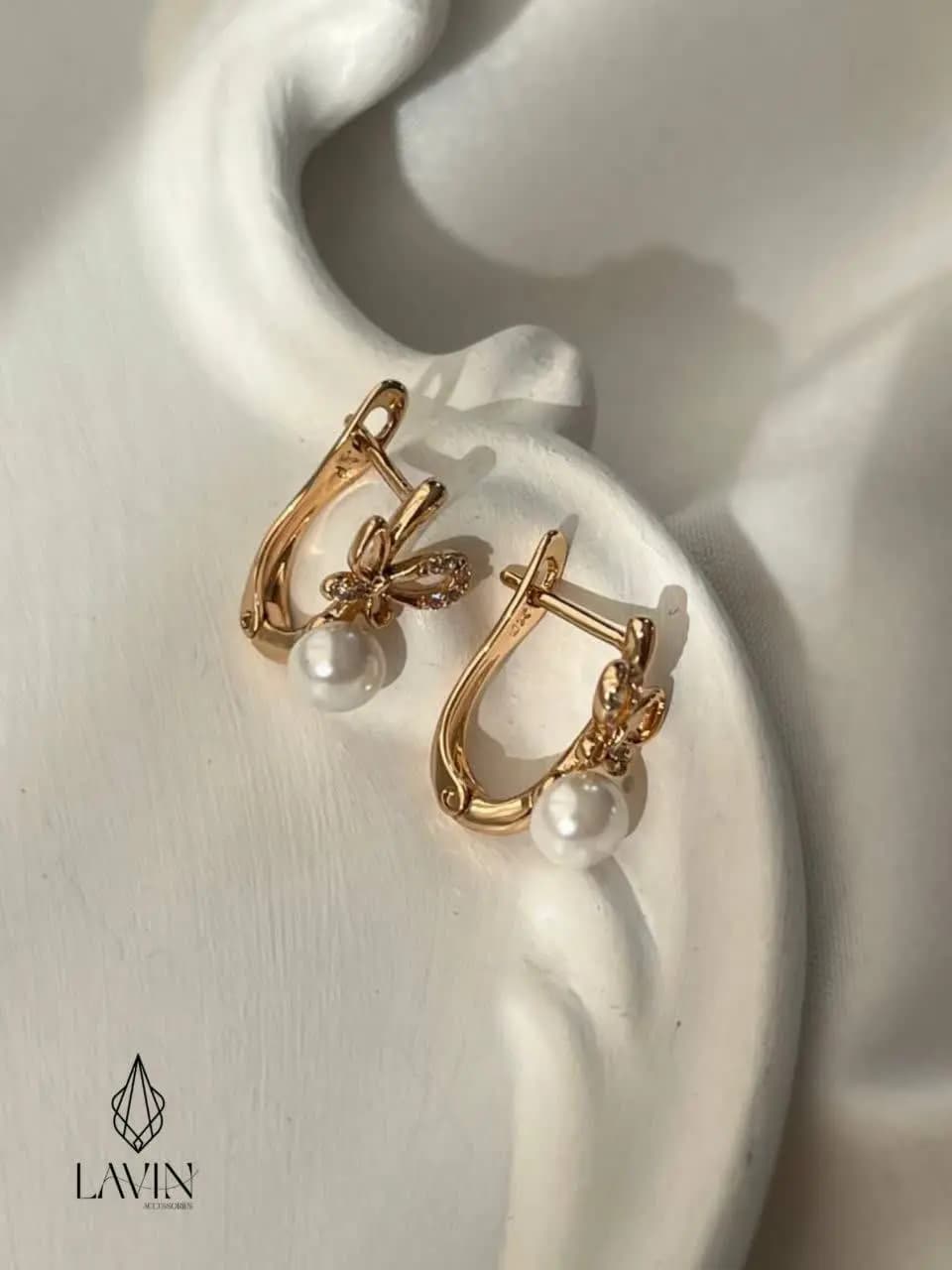 گوشواره پاپیونی نگین‌دار با آویز مرواریدی ژوپینگ کد 7453
