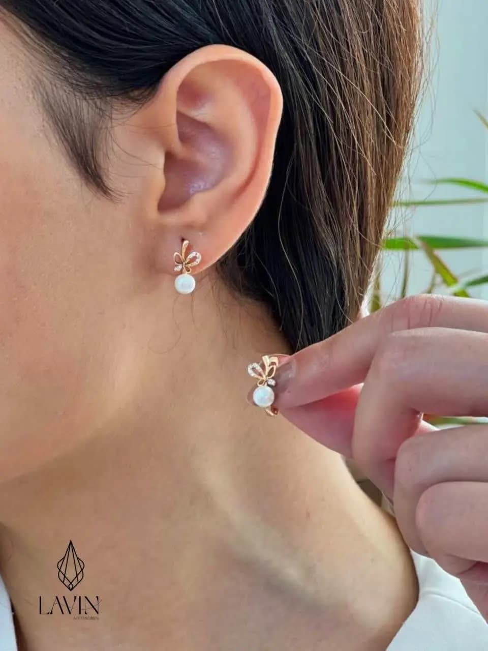 گوشواره پاپیونی نگین‌دار با آویز مرواریدی ژوپینگ کد 7453 — تصویر ۲