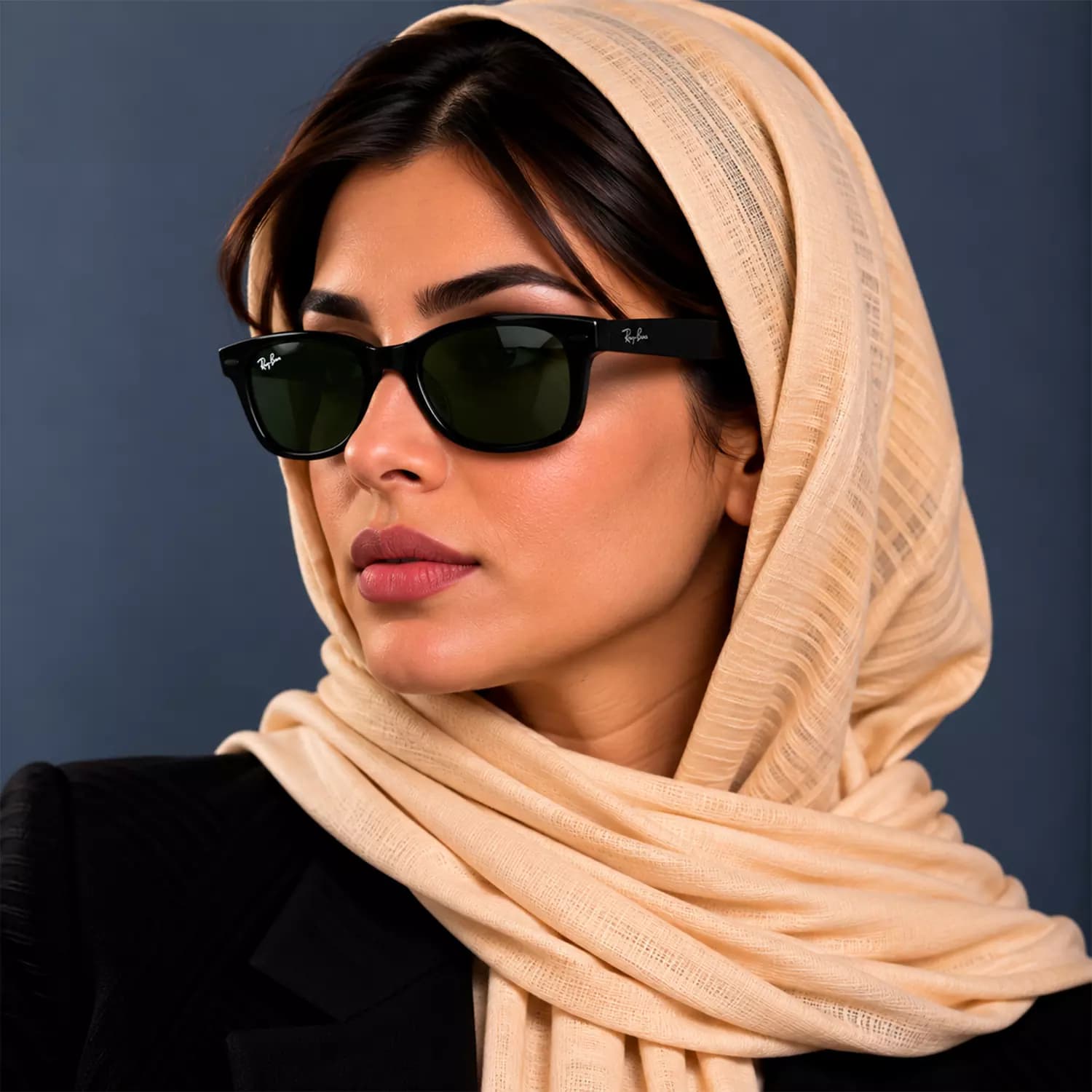 عینک آفتابی زنانه ری بن مشکی شیشه سبز RB 43901/1 — تصویر ۵