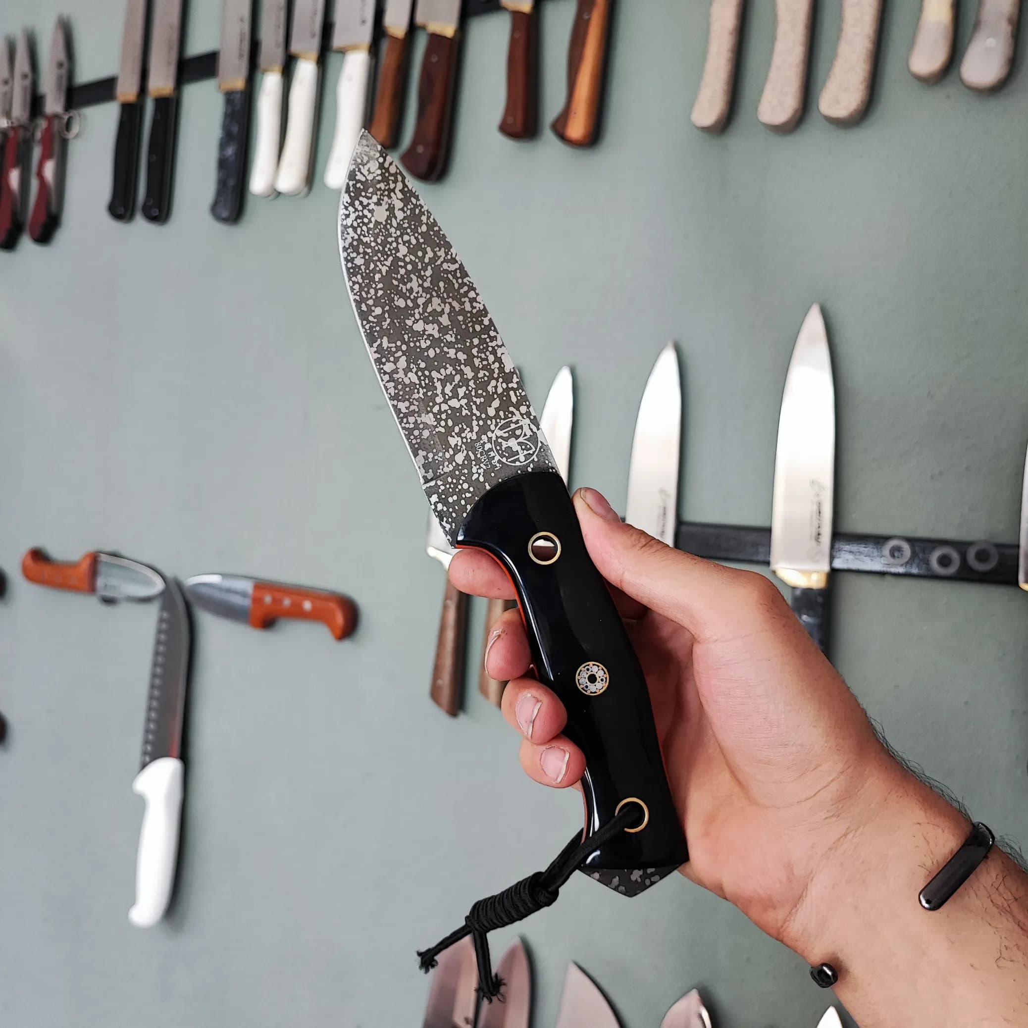 چاقوی بوشکرفت مهدی محبی مدل BK2 دست ساز زنجان (فولاد ۵ میل 80CRV2 در 4 مدل تیغه و دسته) — تصویر ۴