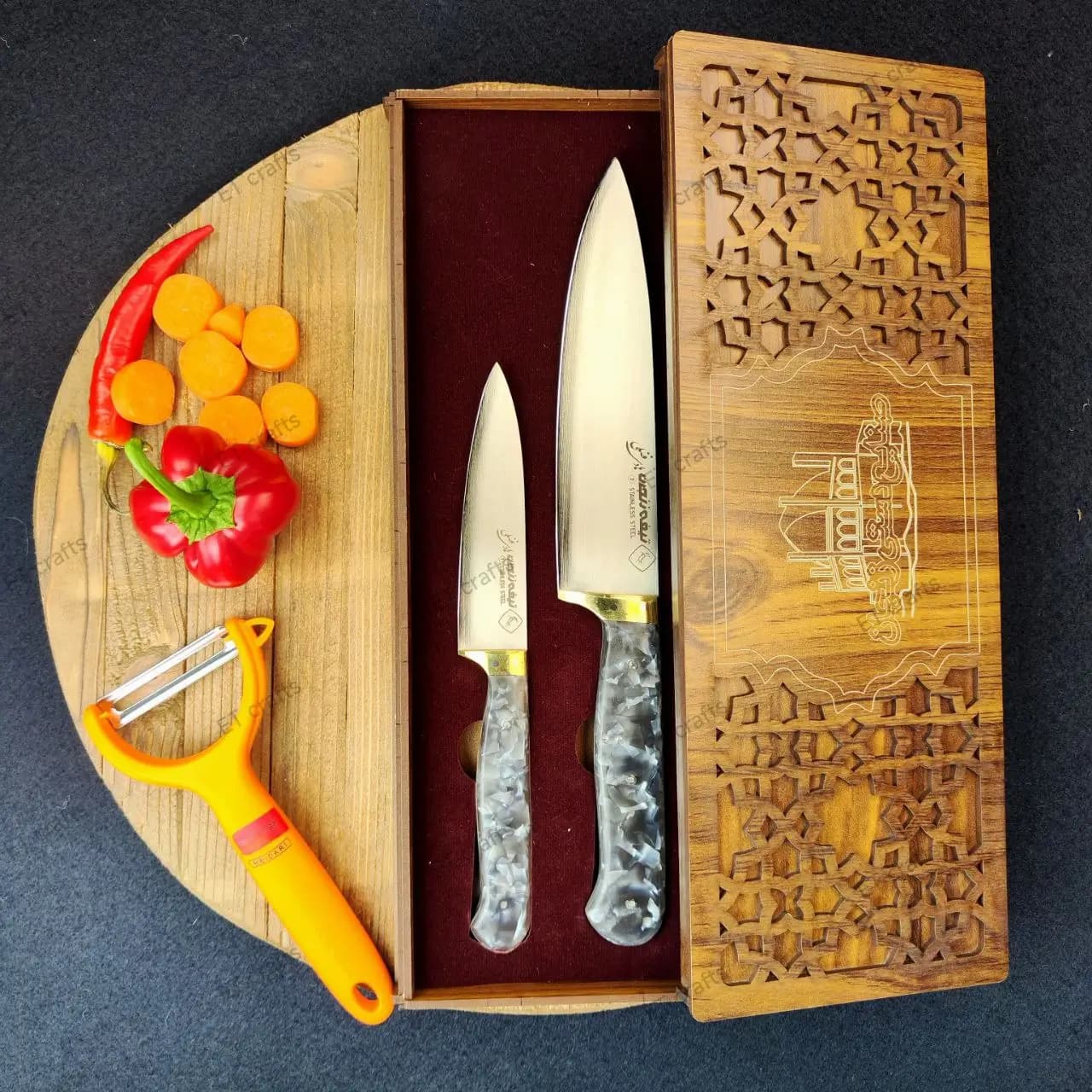 ست هدیه چاقو دو تایی هادی فضلی (دسته فیبر آلمانی) همراه پوست کن حیدری و جعبه کادویی — تصویر ۳