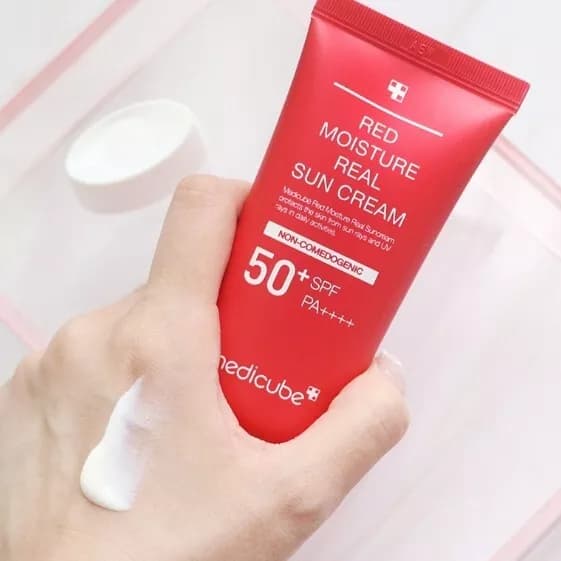 کرم ضد آفتاب مرطوب‌ کننده مدی کیوب (تسکین دهنده) SPF50 — تصویر ۷
