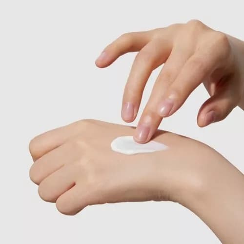 کرم ضد آفتاب مرطوب‌ کننده مدی کیوب (تسکین دهنده) SPF50 — تصویر ۳