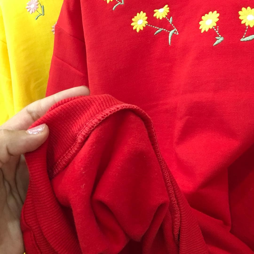 بلوز زنانه یقه گلدوزی نسترن تو کرک — تصویر ۴